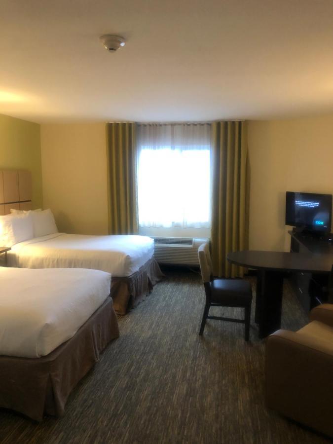 แคนเดิ้ลวูด สวีท โอวอสโซ Hotel Owasso ภายนอก รูปภาพ