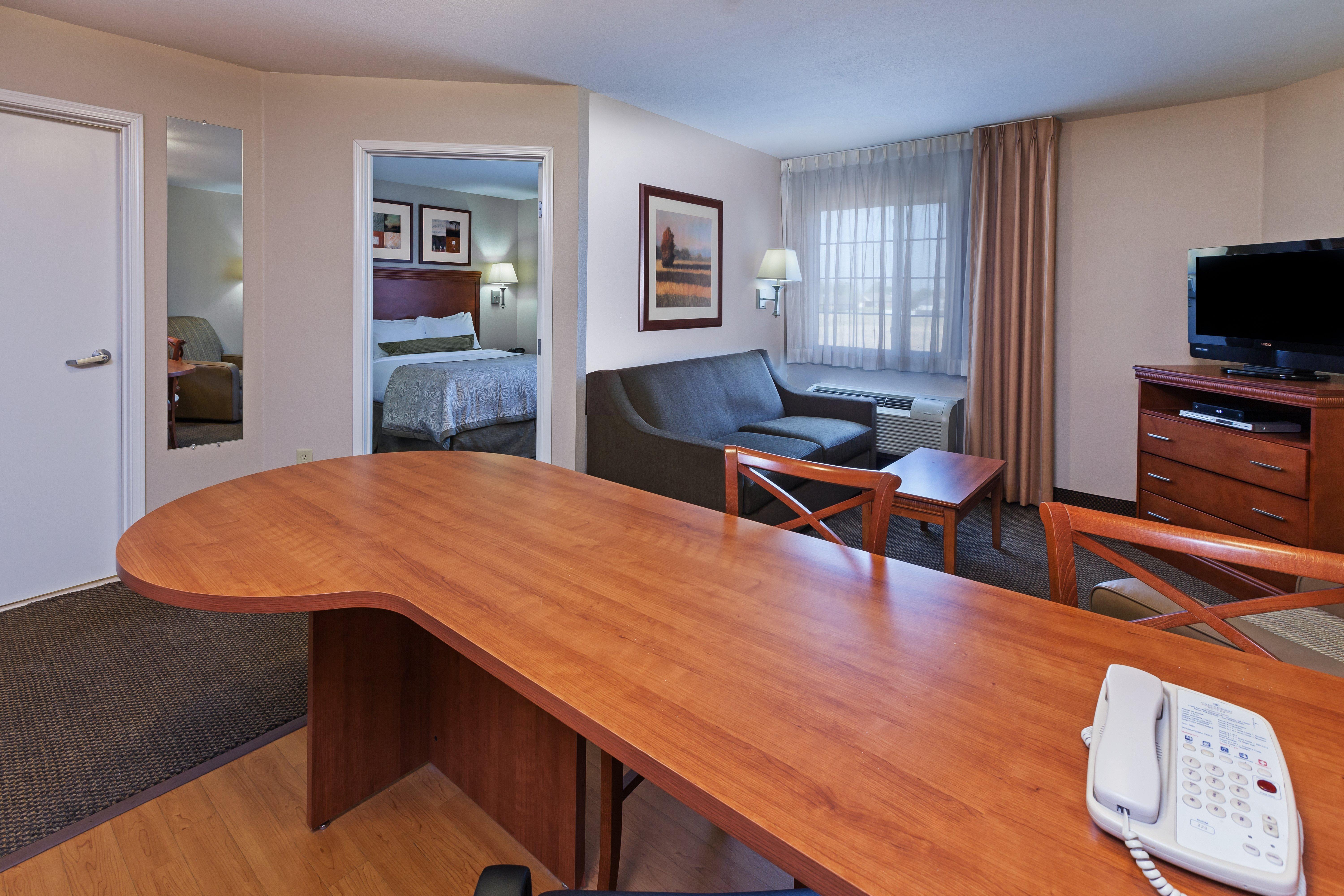 แคนเดิ้ลวูด สวีท โอวอสโซ Hotel Owasso ภายนอก รูปภาพ