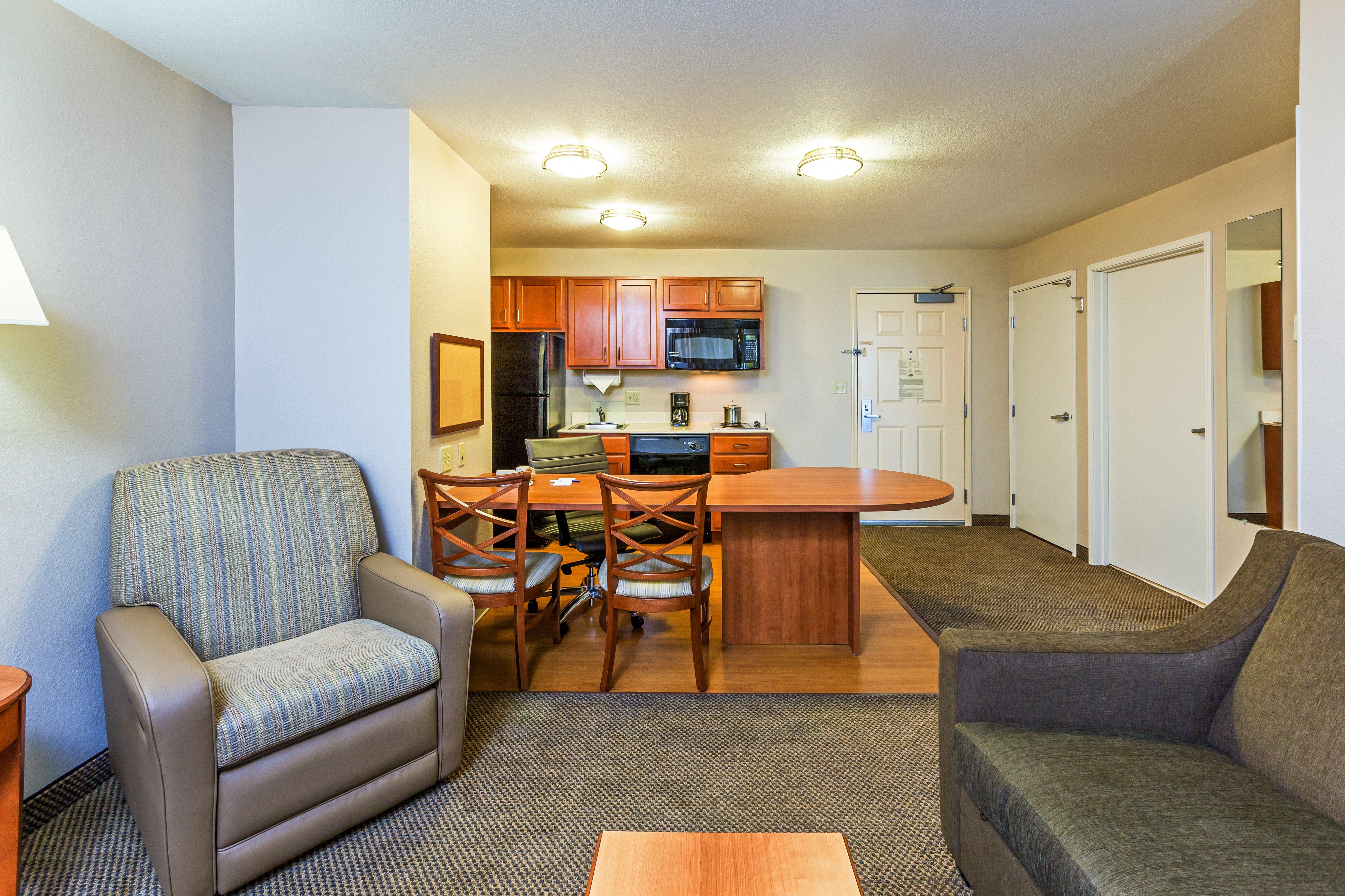 แคนเดิ้ลวูด สวีท โอวอสโซ Hotel Owasso ภายนอก รูปภาพ
