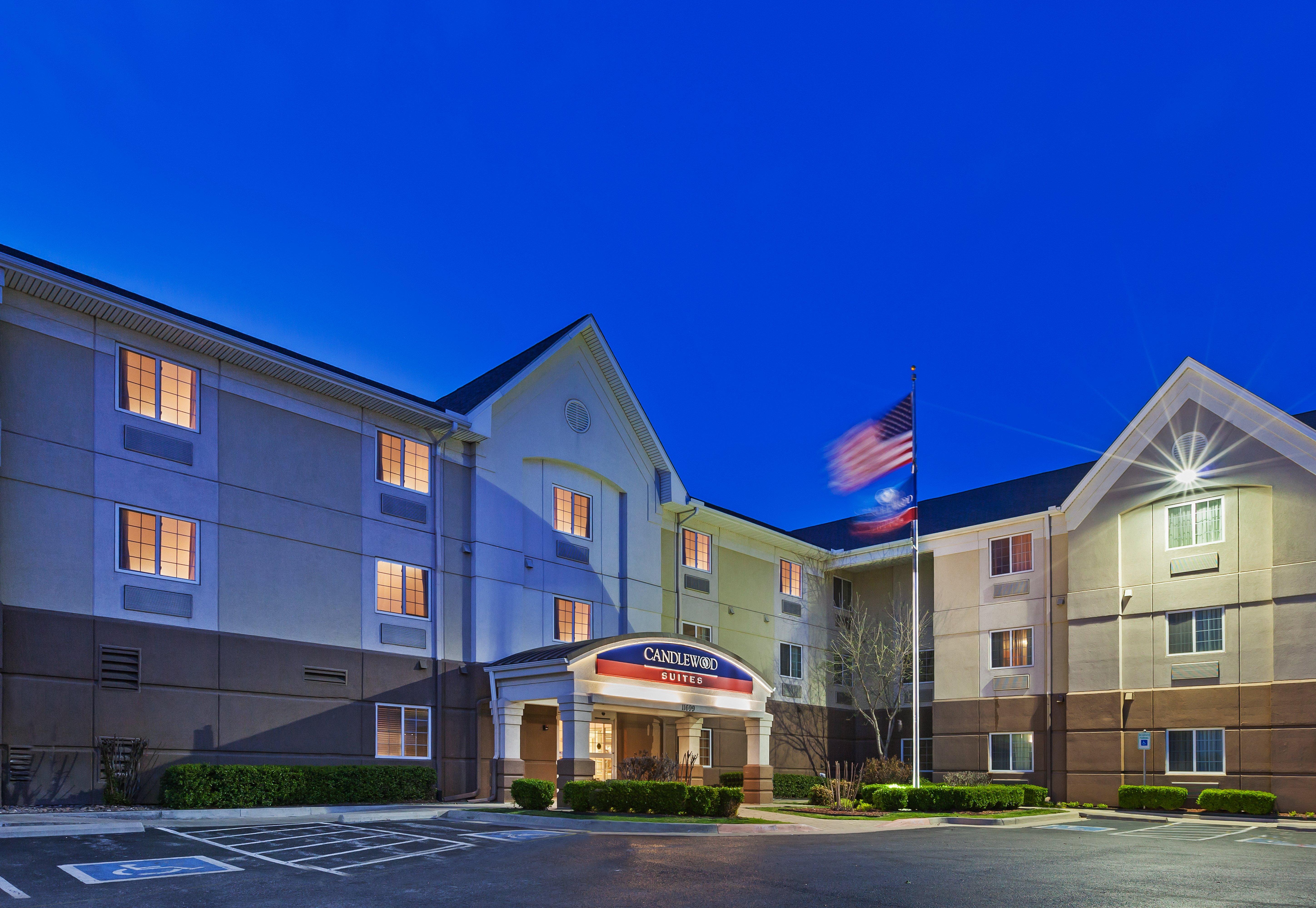 แคนเดิ้ลวูด สวีท โอวอสโซ Hotel Owasso ภายนอก รูปภาพ